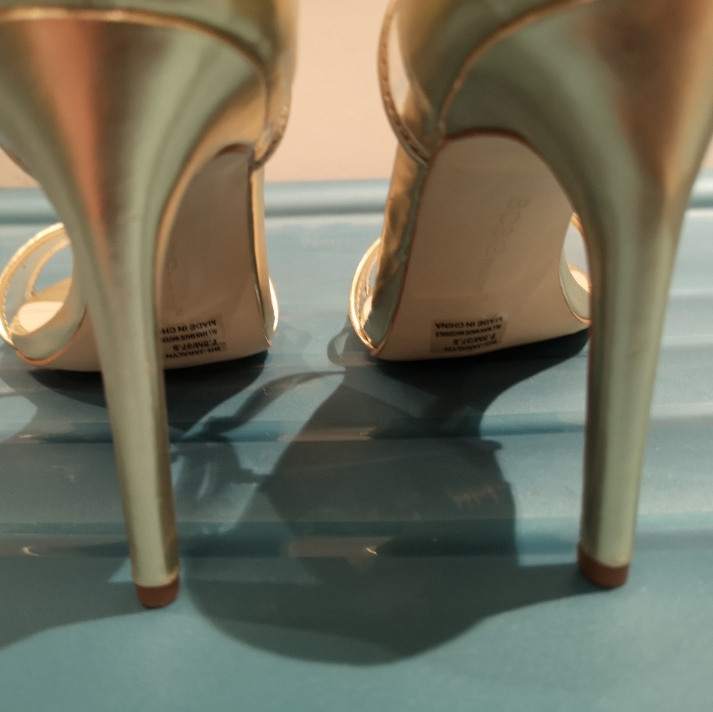 Shoes - Picture 4 of 5